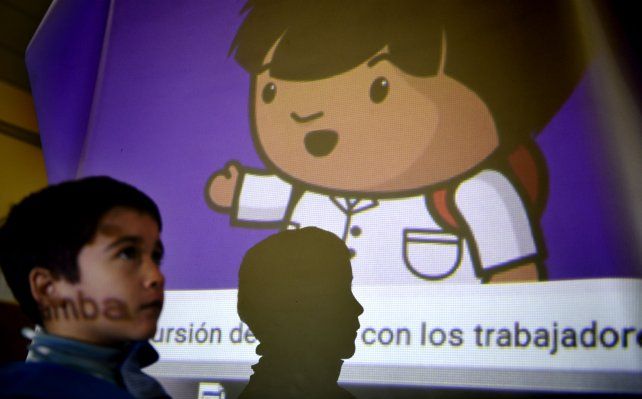 En el taller de dramatizaciones los chicos juegan a ser héroes como San Martín y Juana Azurduy.