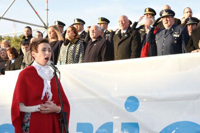 La cantante Evelina Sanzo estuvo presente en el acto.
