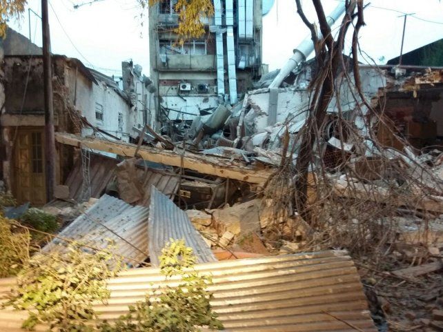 Los daños tras la explosión en el laboratorio de Alem al 2900.