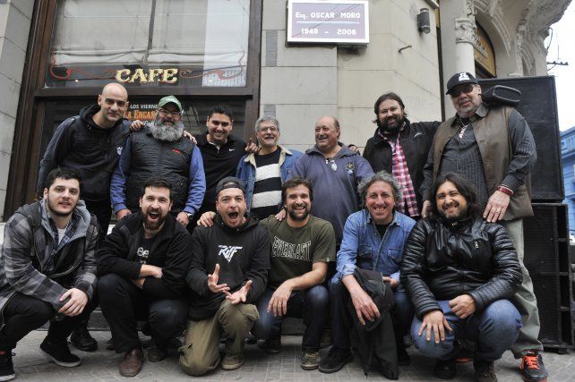 Los bateristas descubrieron una placa en homenaje a Oscar Moro.