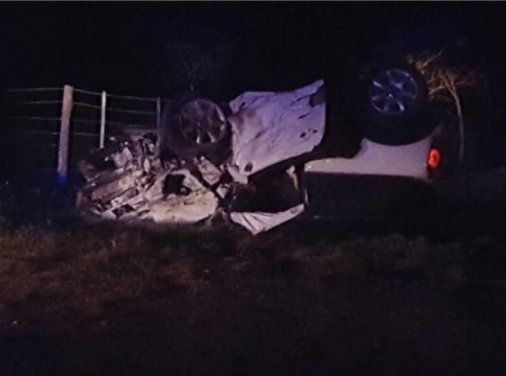 Así quedó uno de los autos que chocó en la ruta.