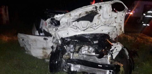 Así quedó uno de los autos que chocó en la ruta.