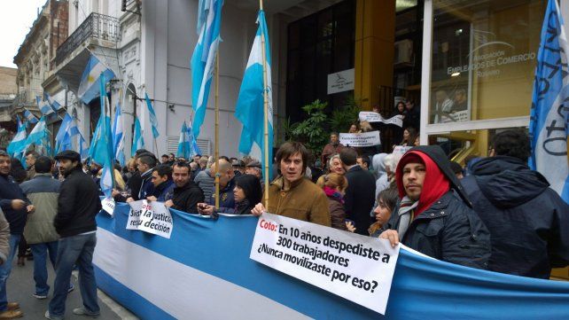 Concentración en las puertas de Empleados de Comercio.
