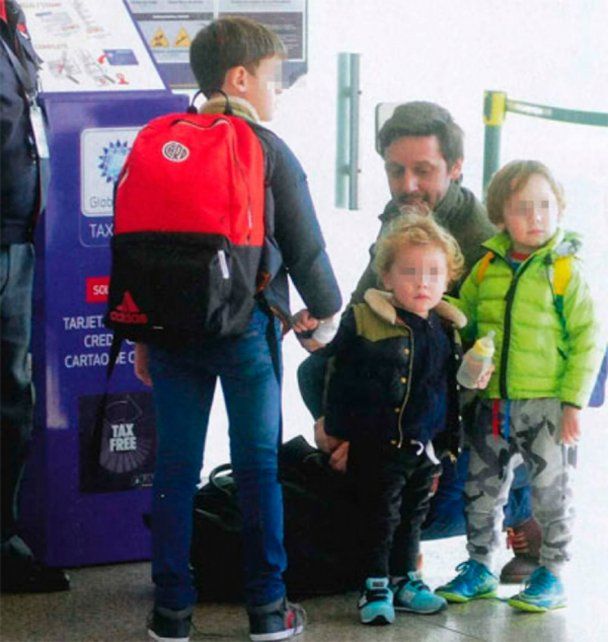 Benjamín y sus hijos disfrutan de vacaciones untos.