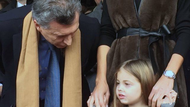 Macri, su hija Antonia y detrás Juliana Awada, en el palco principal de la Rural.