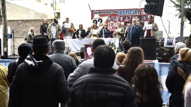 El palco en Salta 2141. Dolor, emoción y también bronca porque se dilata la causa judicial