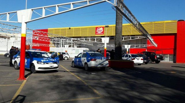 El Dar Washington y Rondeau abrió con custodia policial.