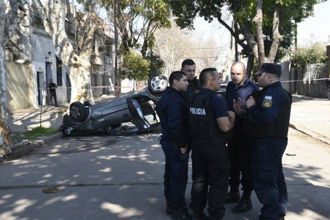 El Corsa quedó volcado en&nbsp;Stephenson y Sabín (ex Travesía).
