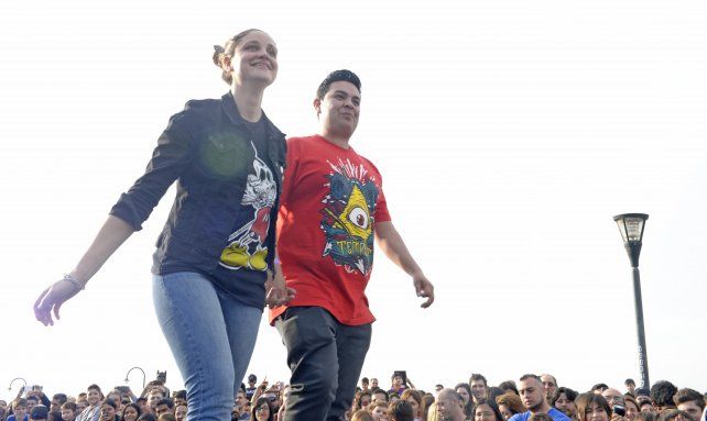 El joven le pidió matrimonio en la pasarela del Crack Bang Boom.