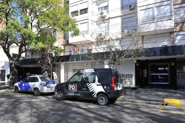 La policía trabajó en el lugar del ataque.