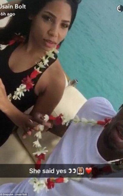 En Snapchat, Bolt escribió: "Ella dijo que sí", lo que fue interpretado como una aceptación al compromiso.&nbsp;