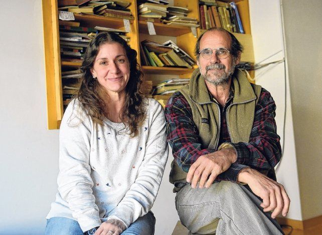 Profesora Maria Eugenia Montani y veterinario Marcelo Romano, del PCMA.