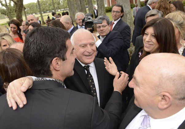 El gobernador Miguel Lifschitz y su esposa Clara García junto a Urtubey.