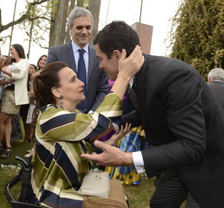 Gabriela Michetti felicita al novio.