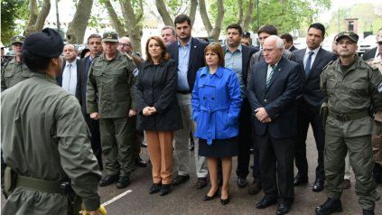 Fein, Bullrich y Lifschitz, en la presentación oficial de la llegada de los efectivos federales a Rosario.