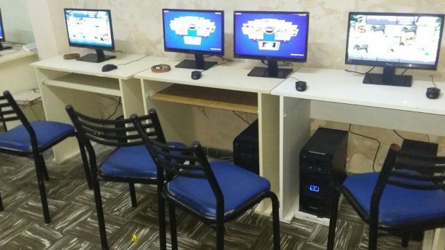 El club se encuentra en Navarro al 6500.