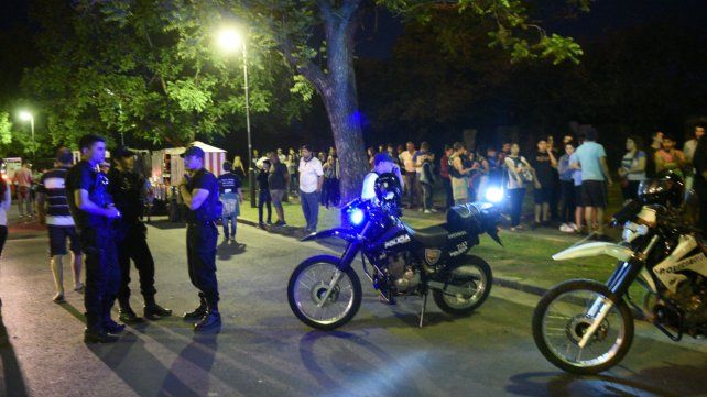 Antes del show la policía desalojó a los vendedores ambulantes.