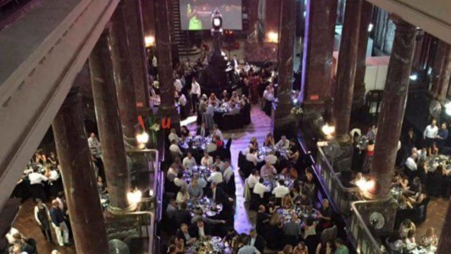 La cena se realizó para celebrar los 48 años de la UNR.