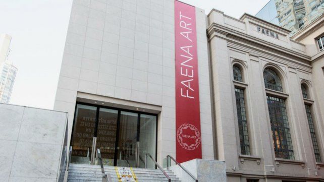 Las escaleras del Faena Arts Center donde la chica se desplomó.