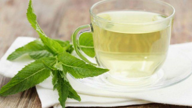 El té de menta calma los nervios.