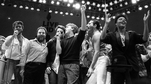 En 1985, George Michael participó en el concierto Live Aid junto a Paul Mc Cartney, Bono y Freddie Mercury entre otros.