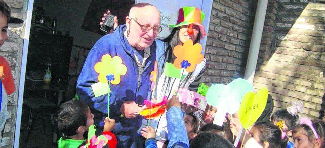 Montaldo disfrutaba de estar en contacto con los chicos del barrio, a quienes dedicaba tiempo y esfuerzo.