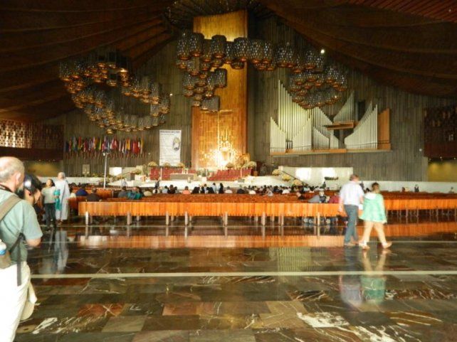 El interior de la Basílica de Guadalupe. 