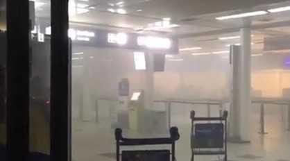 En el interior de la Terminal todavía se nota el humo. 