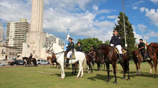 El acto se realizó esta mañana en el Monumento a la Bandera.