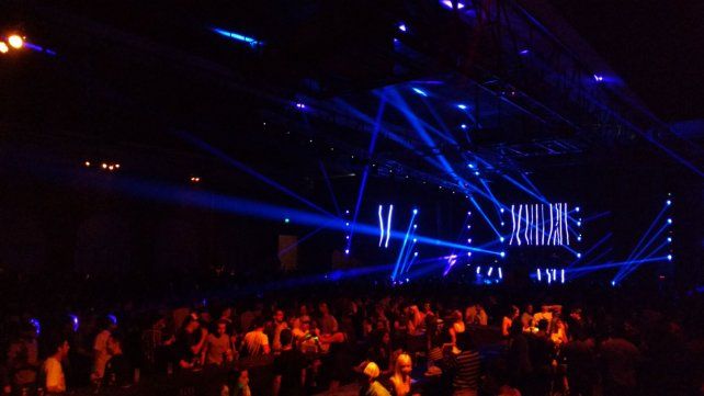 Unas 3 mil personas asistieron a la fiesta electrónica en Metropolitano.