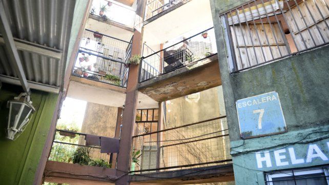 Mal estado. El edificio tiene una enorme cantidad de problemas.