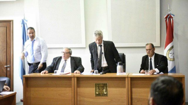 <p> El tribunal lo integran los jueces Juan Carlos Curto, Rodolfo Zvala y Juan José Alarcón.</p><p></p>