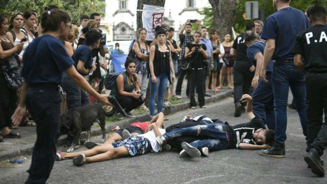 Artistas recrearon el crimen de Jonatan.