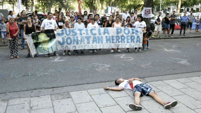 Artistas recrearon el crimen de Jonatan.