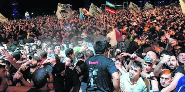 <div>Ricoteros. Los seguidores del Indio Solari desbordaron La Colmena.</div><div><br></div>