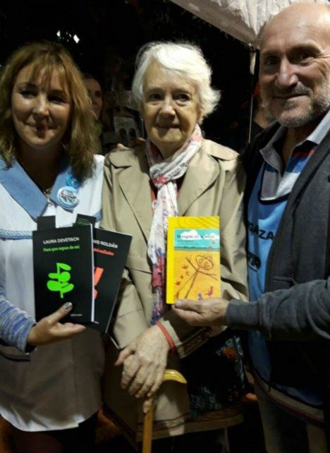 La escritora Laura Devetach dio su apoyo.