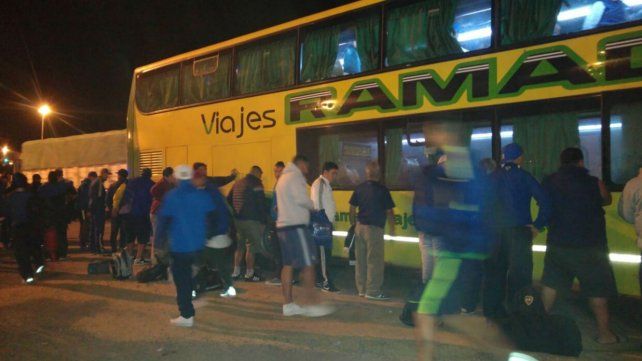 Los hinchas fueron demorados por la policía.