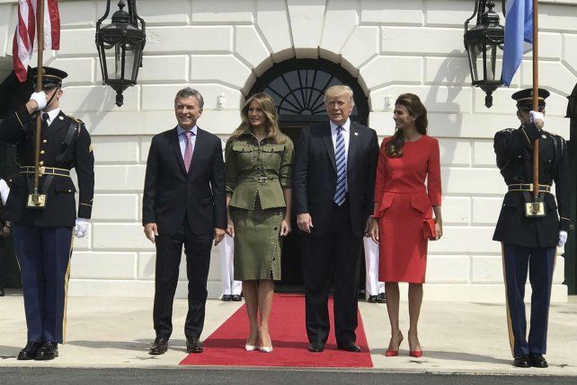 Macri y Trump posaron para las fotos en la puerta de la Casa Blanca.