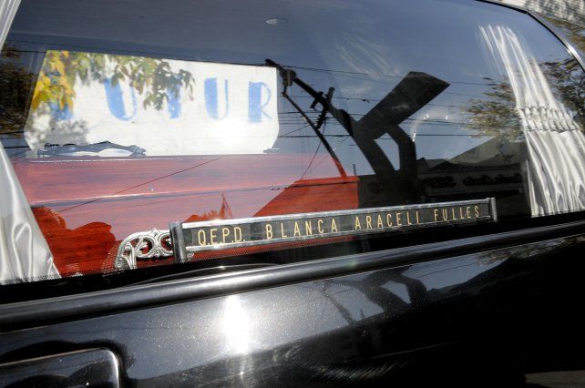 El cortejo fúnebre se puso en marcha sobre el mediodía. 