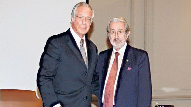 Academia Nacional de Medicina. En junio de 2010 fue nombrado miembro.
