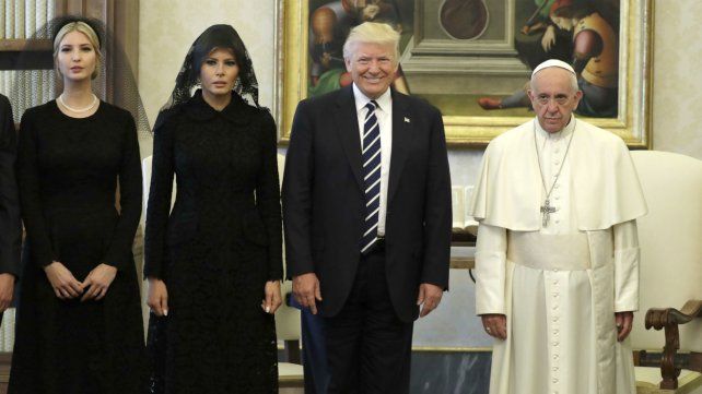 El Papa, junto a Donald Trump, su esposa y su hija.