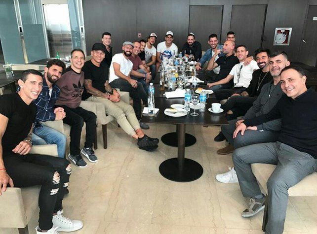Los amigos y compañeros de la selección de Lionel Messi ya están instalados en el hotel. 
