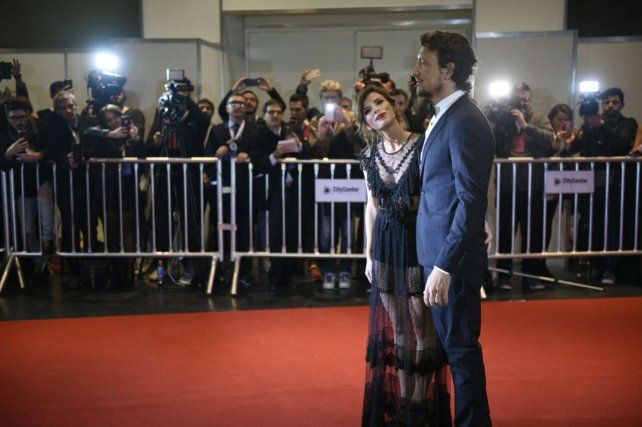 Nico Vázquez con Gimena Accardi.