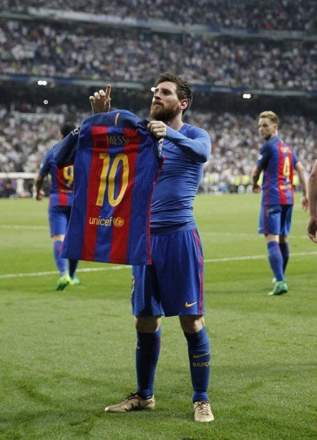 La imagen que recorrió el mundo. Su autor se la regaló a Messi.