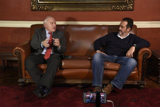 <b>Mano a mano.</b> Lifschitz pasó por el sillón de La Capital en un nuevo Facebook Live.