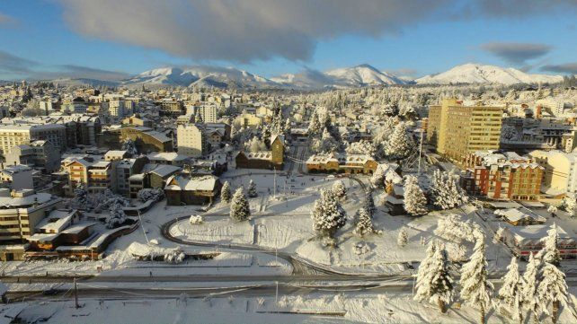 La nieve cubrió ayer hasta el Centro Cívico, en pleno centro de la ciudad, que vivió el día más frío desde que se toman registros.