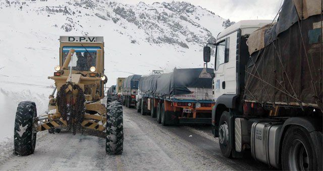 El paso de Mendoza a Chile se encuentra cerrado por la cantidad de nieve.