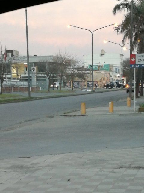 El choque múltiple se produjo esta madrugada en 27 de Febrero y Necochea. 