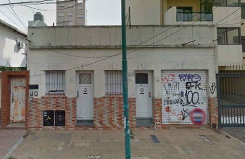 increíble. Vivía con sus padres muertos en su casa de Alvarez al 1500.