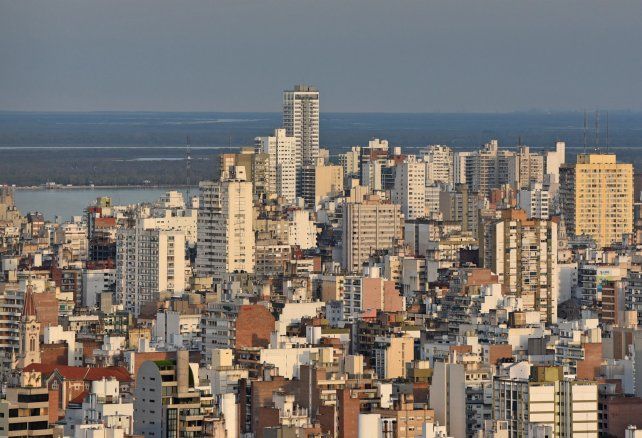 Actualmente, según el PS, las 100 mil familias que alquilan en Santa Fe, en su mayoría de Rosario, pagan comisiones elevadas.